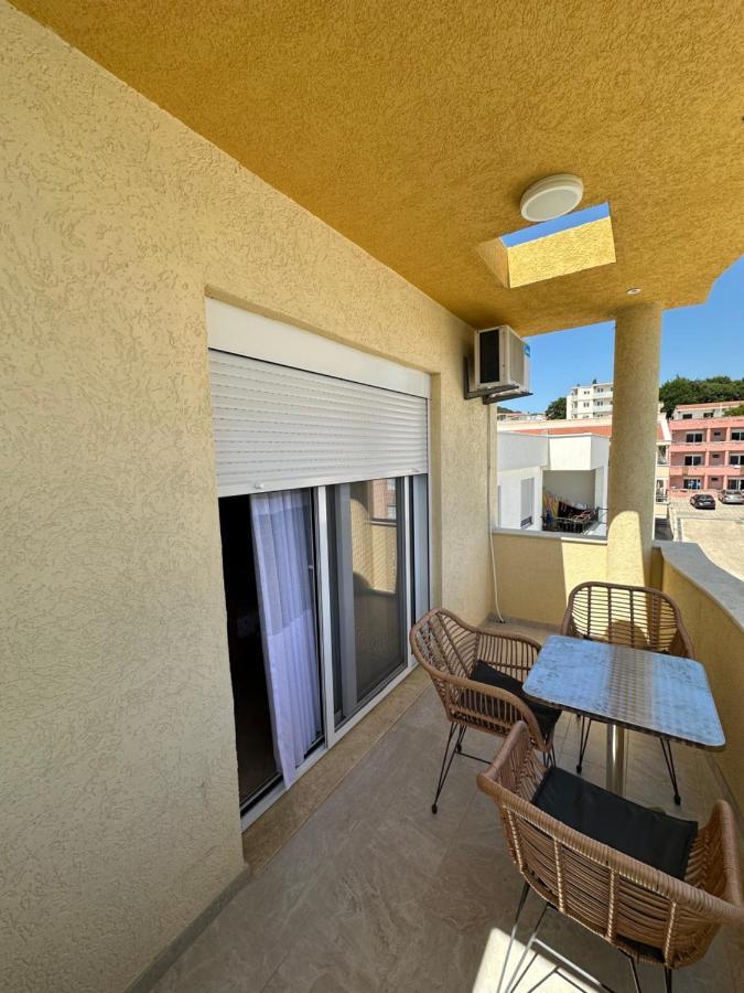 Apartments Edona Ulcinj Ngoại thất bức ảnh